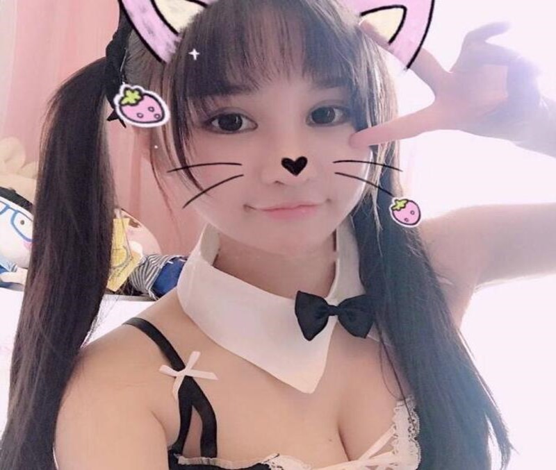 咬一口小奈樱奈樱少女收费视频自拍三套制服